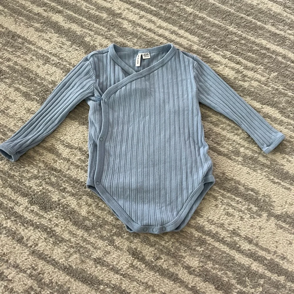 Janie‎ and Jack 12-18 months light blue wrap onesie